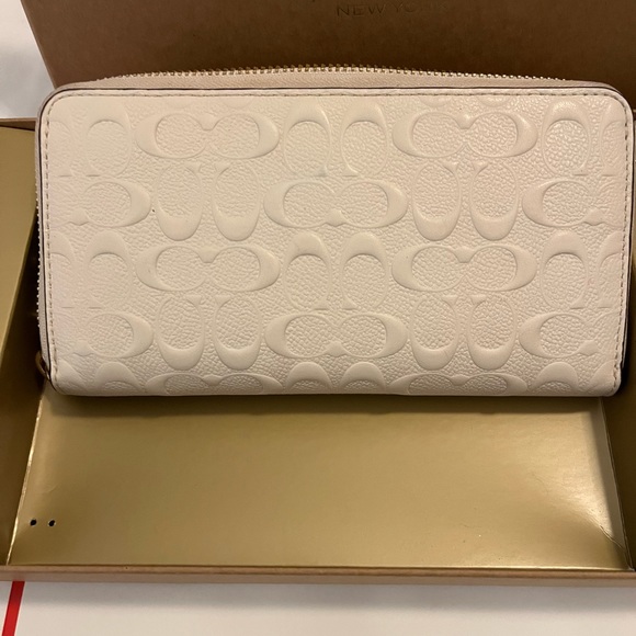 EUC Coach wristlet/wallet - Picture 6 of 10